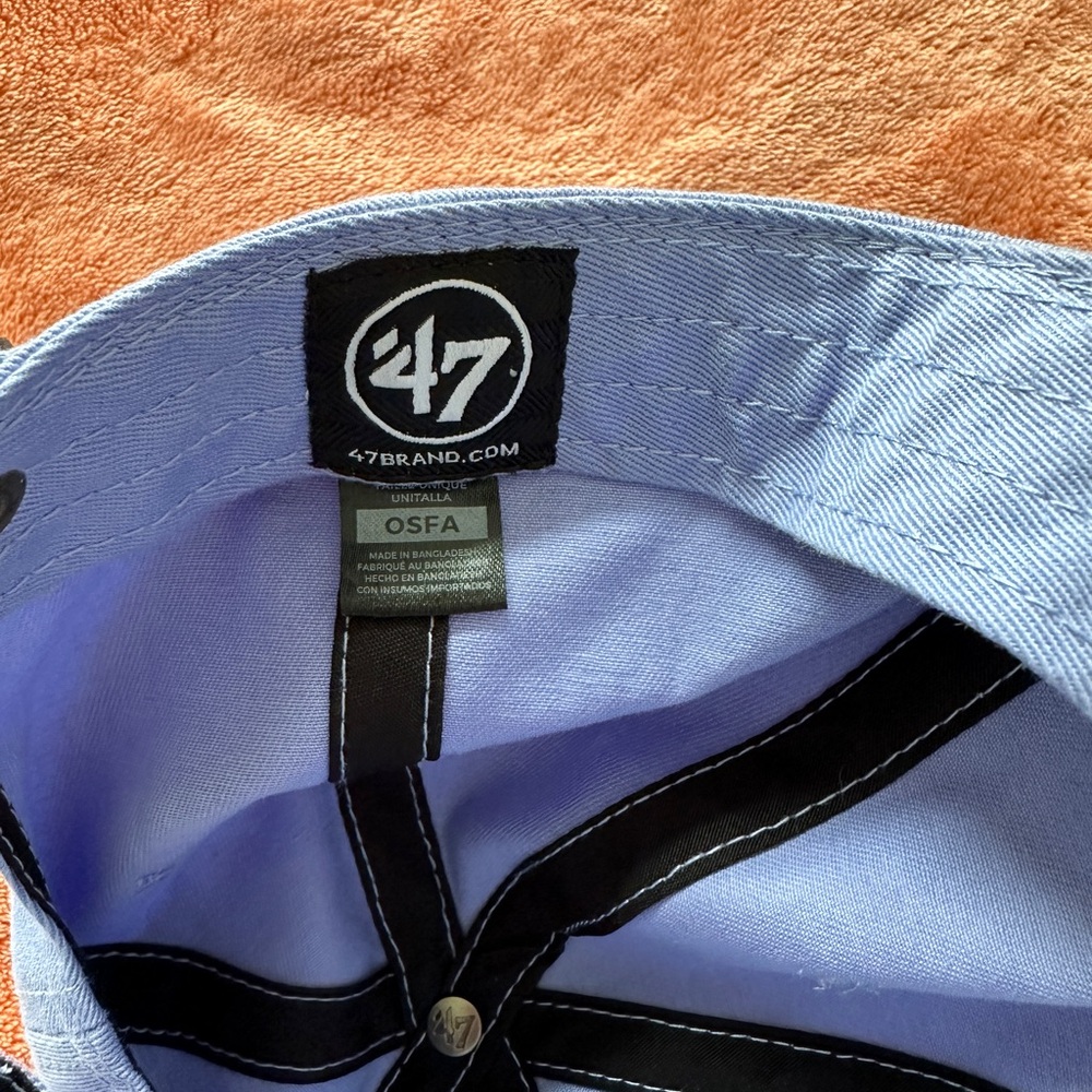 LA hat - Picture 2 of 3